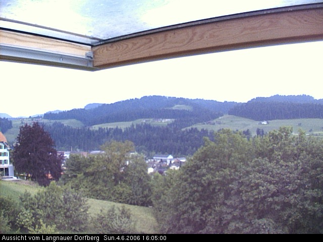 Webcam-Bild: Aussicht vom Dorfberg in Langnau 20060604-160500
