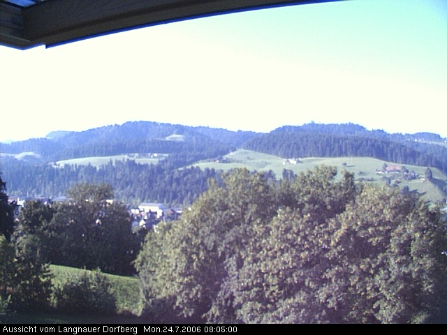 Webcam-Bild: Aussicht vom Dorfberg in Langnau 20060724-080500