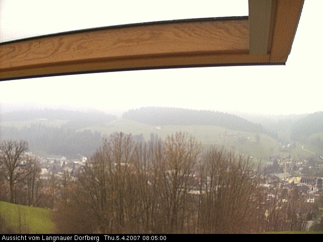 Webcam-Bild: Aussicht vom Dorfberg in Langnau 20070405-080500