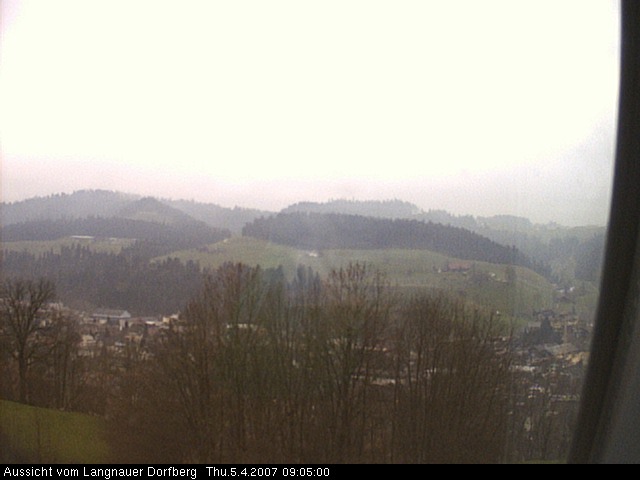 Webcam-Bild: Aussicht vom Dorfberg in Langnau 20070405-090500
