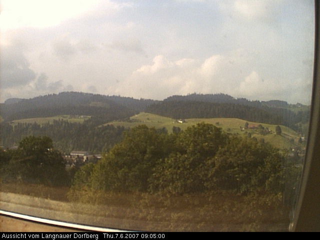 Webcam-Bild: Aussicht vom Dorfberg in Langnau 20070607-090500