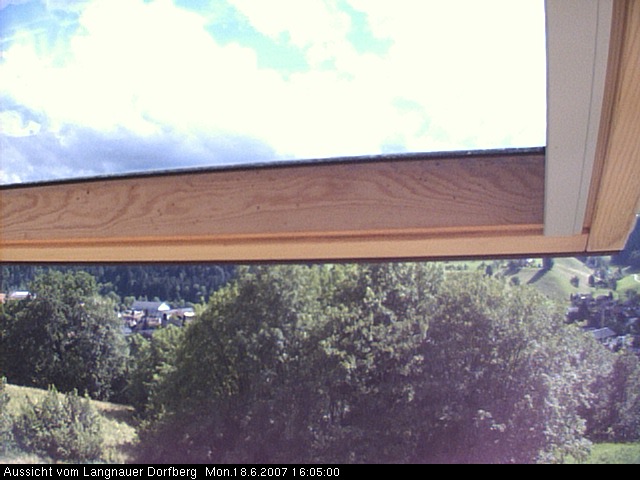Webcam-Bild: Aussicht vom Dorfberg in Langnau 20070618-160500
