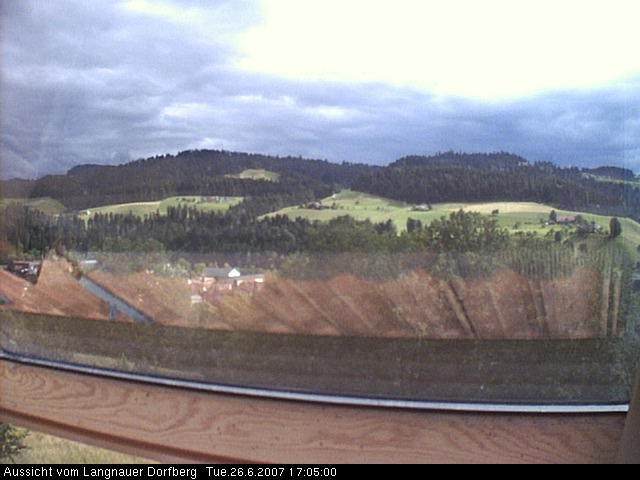 Webcam-Bild: Aussicht vom Dorfberg in Langnau 20070626-170500