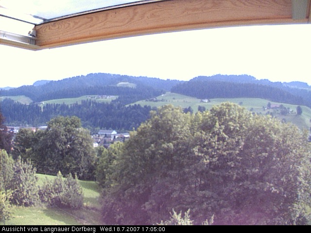 Webcam-Bild: Aussicht vom Dorfberg in Langnau 20070718-170500