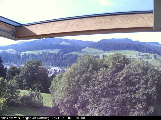 Webcam-Bild: Aussicht vom Dorfberg in Langnau 20070719-090500
