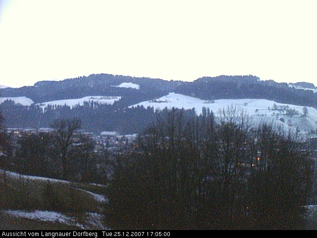 Webcam-Bild: Aussicht vom Dorfberg in Langnau 20071225-170500