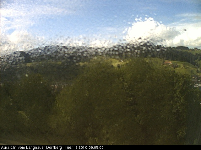 Webcam-Bild: Aussicht vom Dorfberg in Langnau 20100601-090500