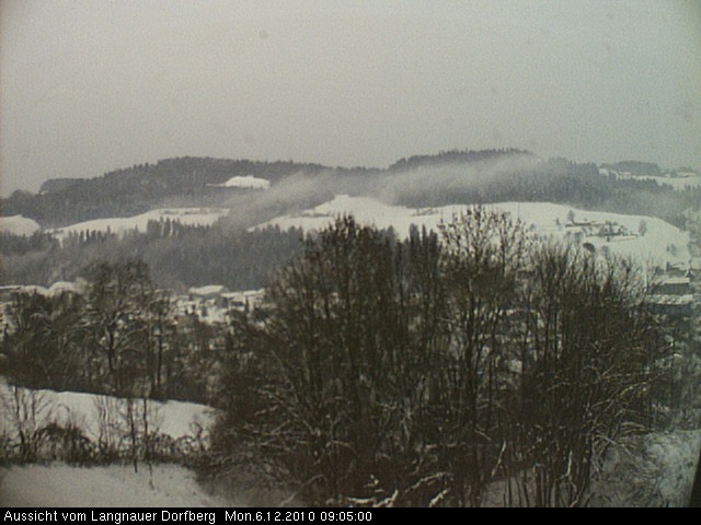 Webcam-Bild: Aussicht vom Dorfberg in Langnau 20101206-090500