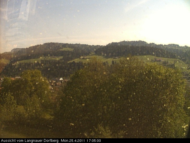 Webcam-Bild: Aussicht vom Dorfberg in Langnau 20110425-170500