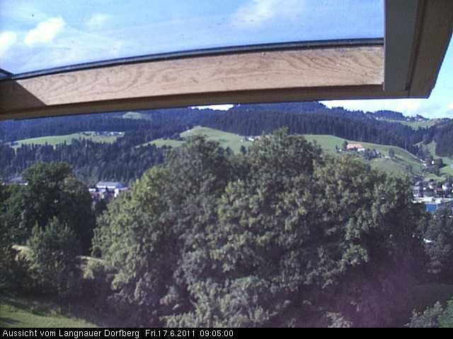 Webcam-Bild: Aussicht vom Dorfberg in Langnau 20110617-090500