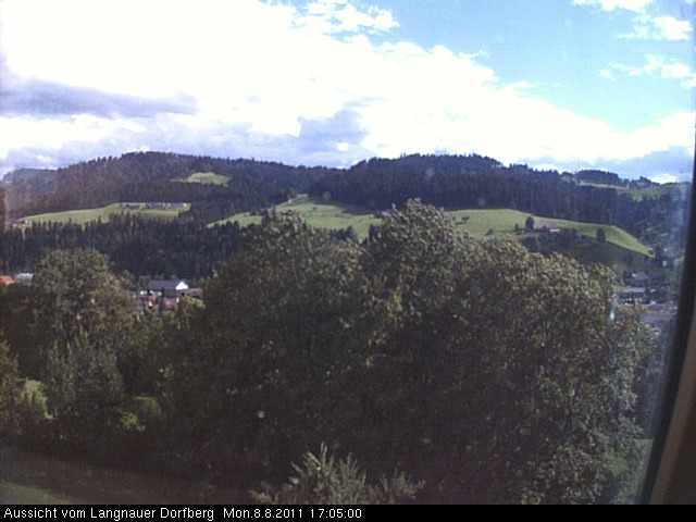 Webcam-Bild: Aussicht vom Dorfberg in Langnau 20110808-170500