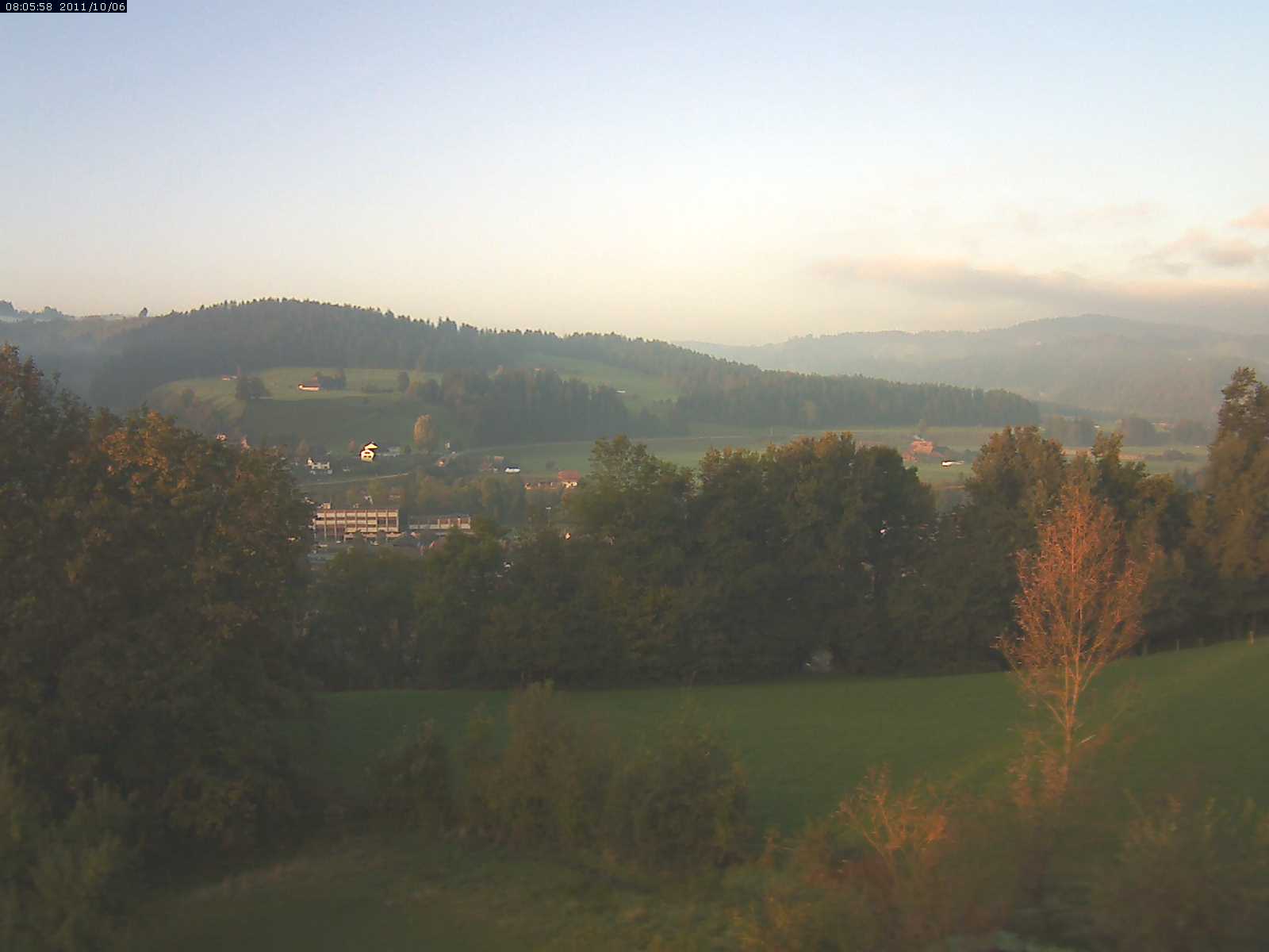 Webcam-Bild: Aussicht vom Dorfberg in Langnau 20111006-080600