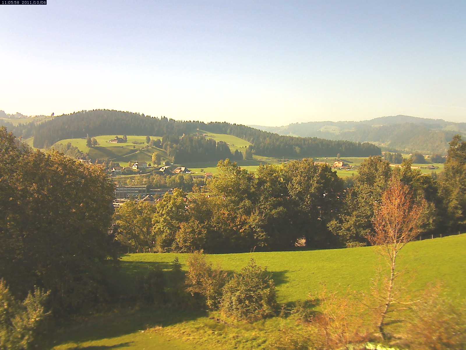 Webcam-Bild: Aussicht vom Dorfberg in Langnau 20111006-110600