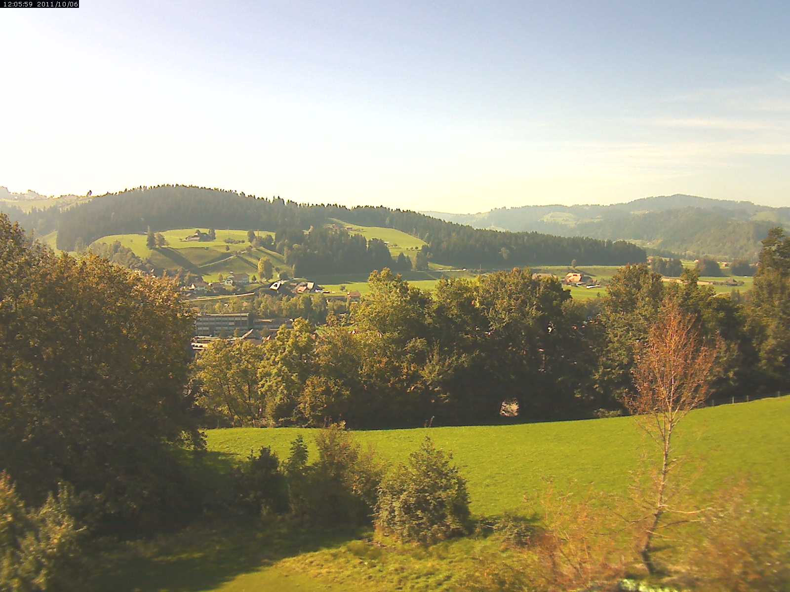 Webcam-Bild: Aussicht vom Dorfberg in Langnau 20111006-120600
