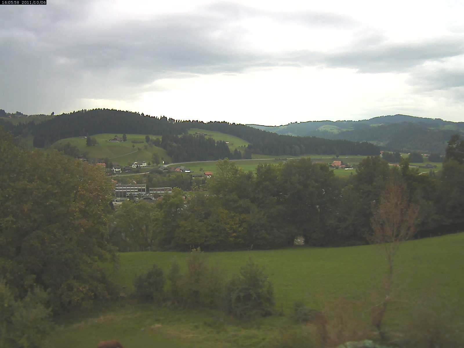Webcam-Bild: Aussicht vom Dorfberg in Langnau 20111006-160600