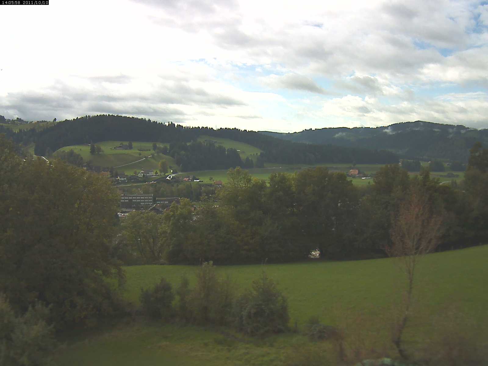Webcam-Bild: Aussicht vom Dorfberg in Langnau 20111010-150600