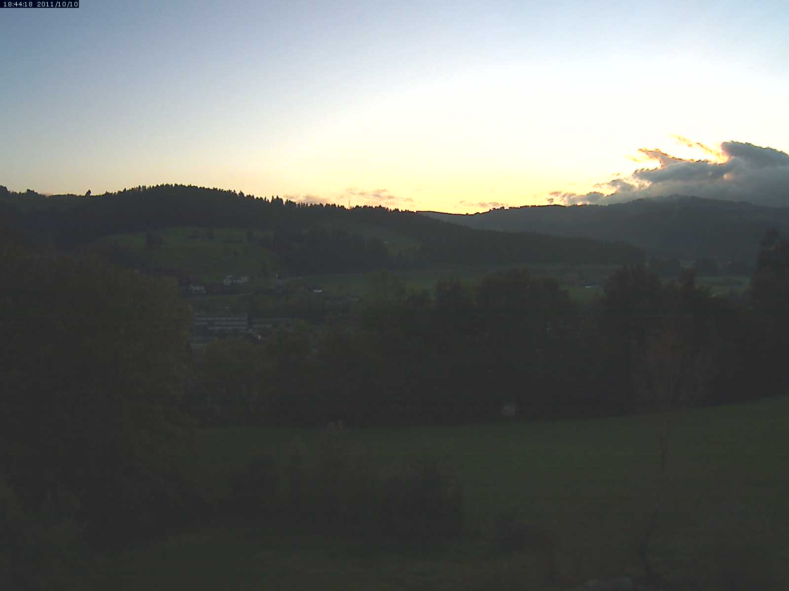 Webcam-Bild: Aussicht vom Dorfberg in Langnau 20111010-184429