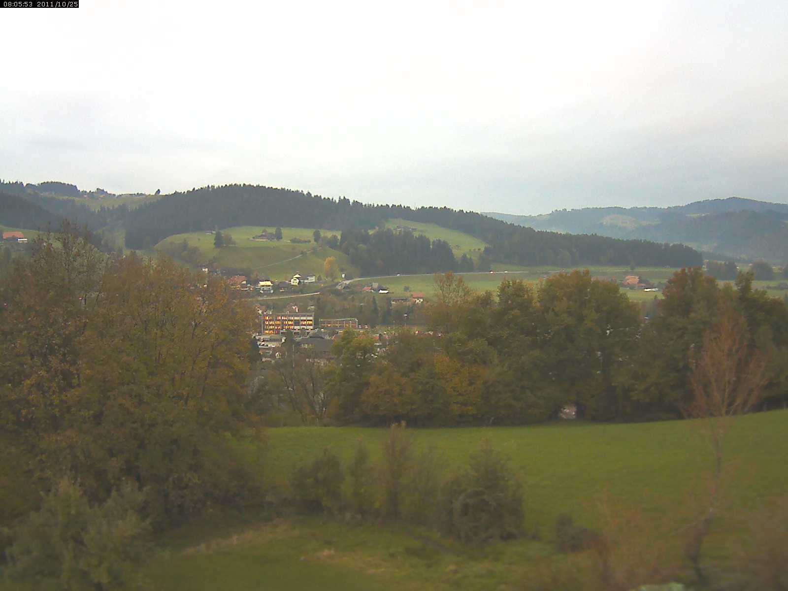 Webcam-Bild: Aussicht vom Dorfberg in Langnau 20111025-080600