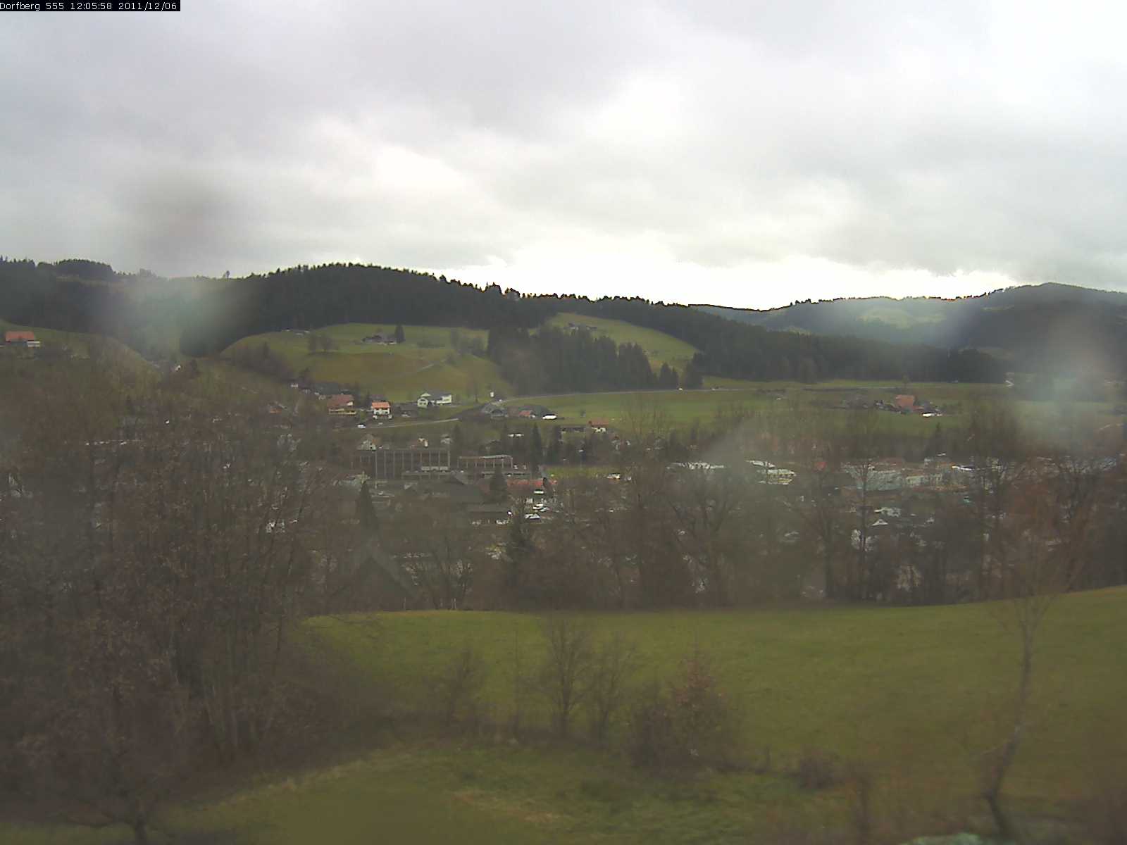 Webcam-Bild: Aussicht vom Dorfberg in Langnau 20111206-120600