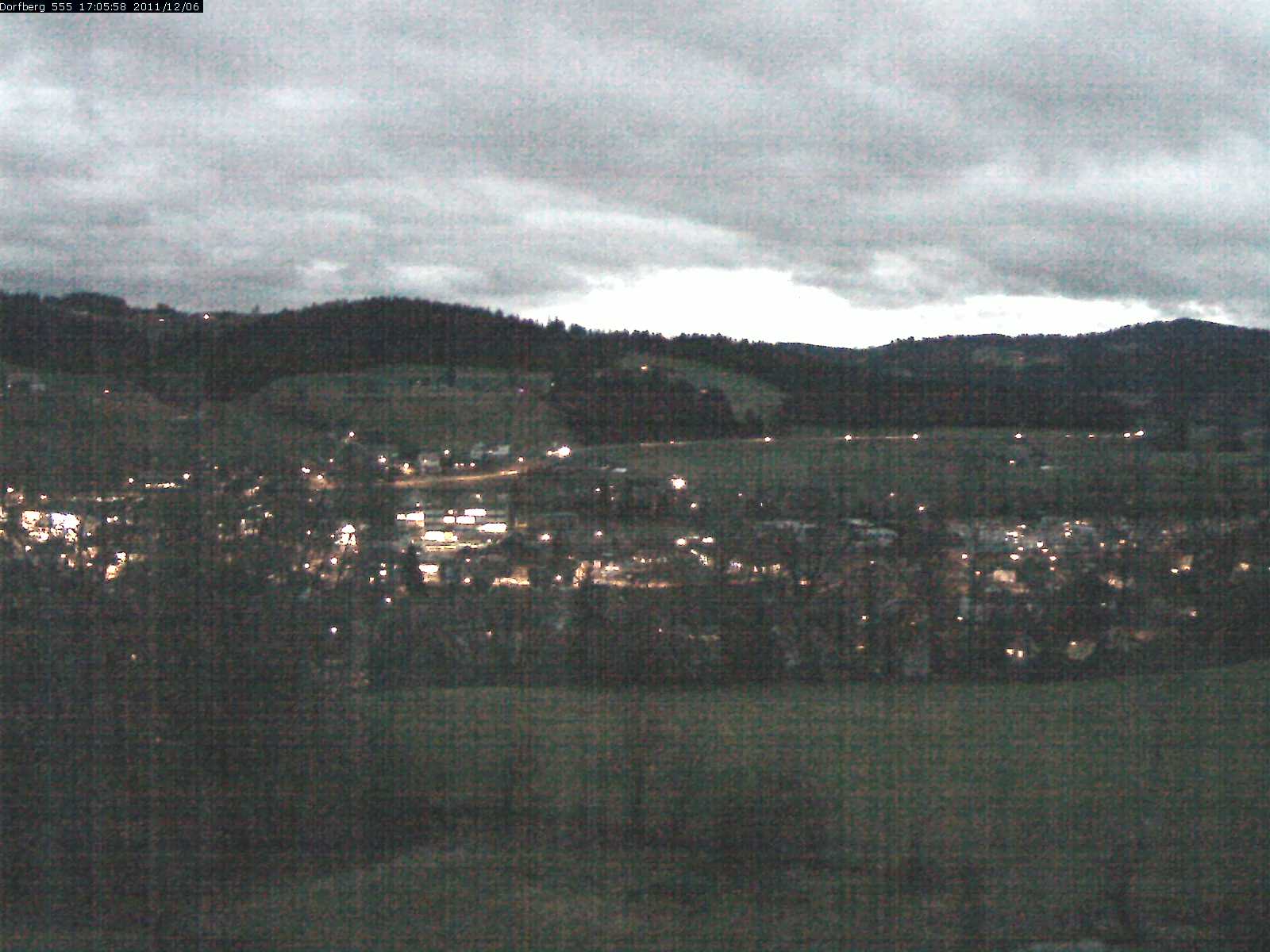 Webcam-Bild: Aussicht vom Dorfberg in Langnau 20111206-170600