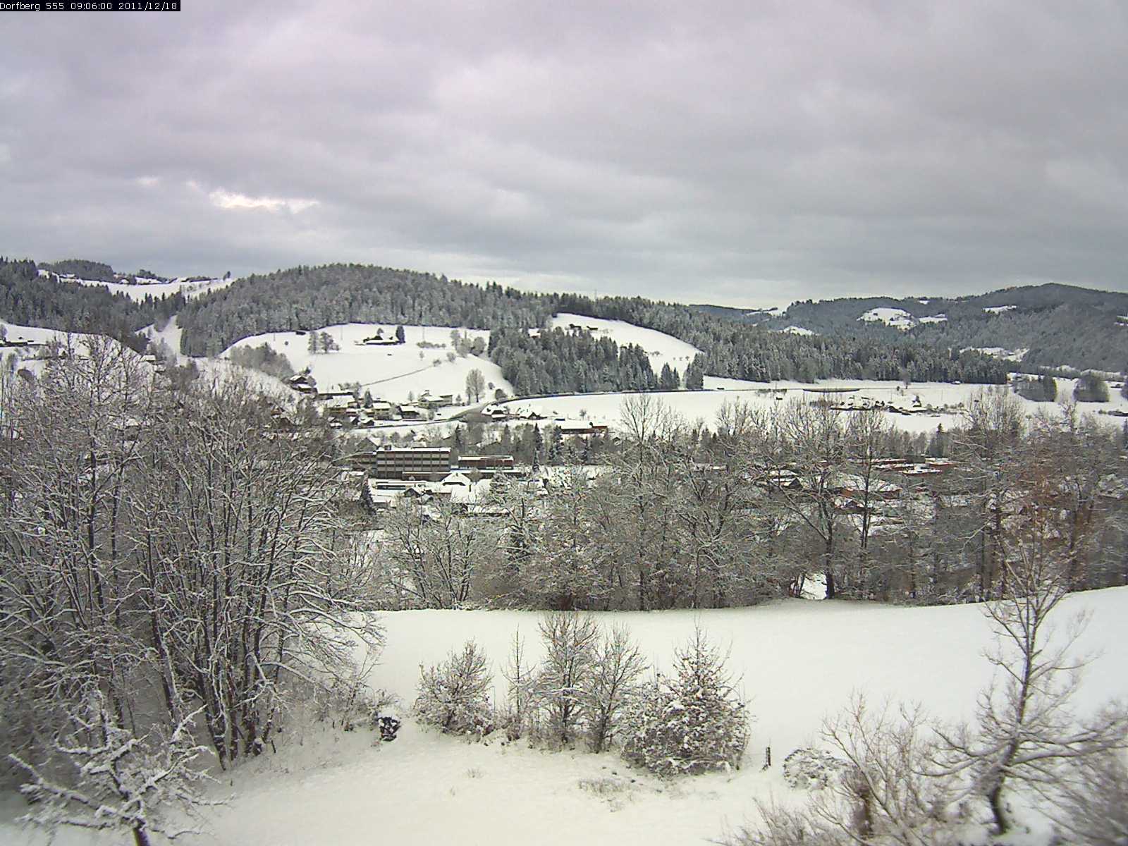 Webcam-Bild: Aussicht vom Dorfberg in Langnau 20111218-090600