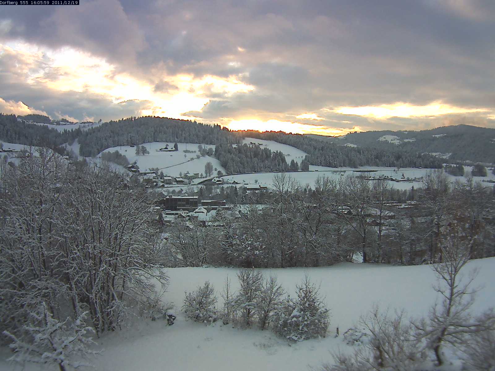 Webcam-Bild: Aussicht vom Dorfberg in Langnau 20111219-160600