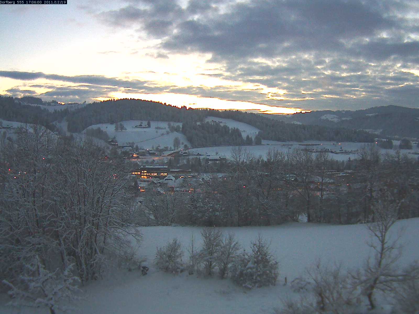 Webcam-Bild: Aussicht vom Dorfberg in Langnau 20111219-170600