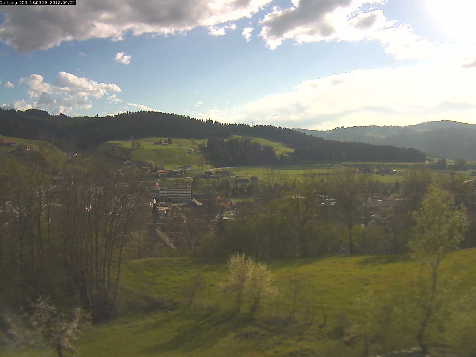 Webcam-Bild: Aussicht vom Dorfberg in Langnau 20120429-180600