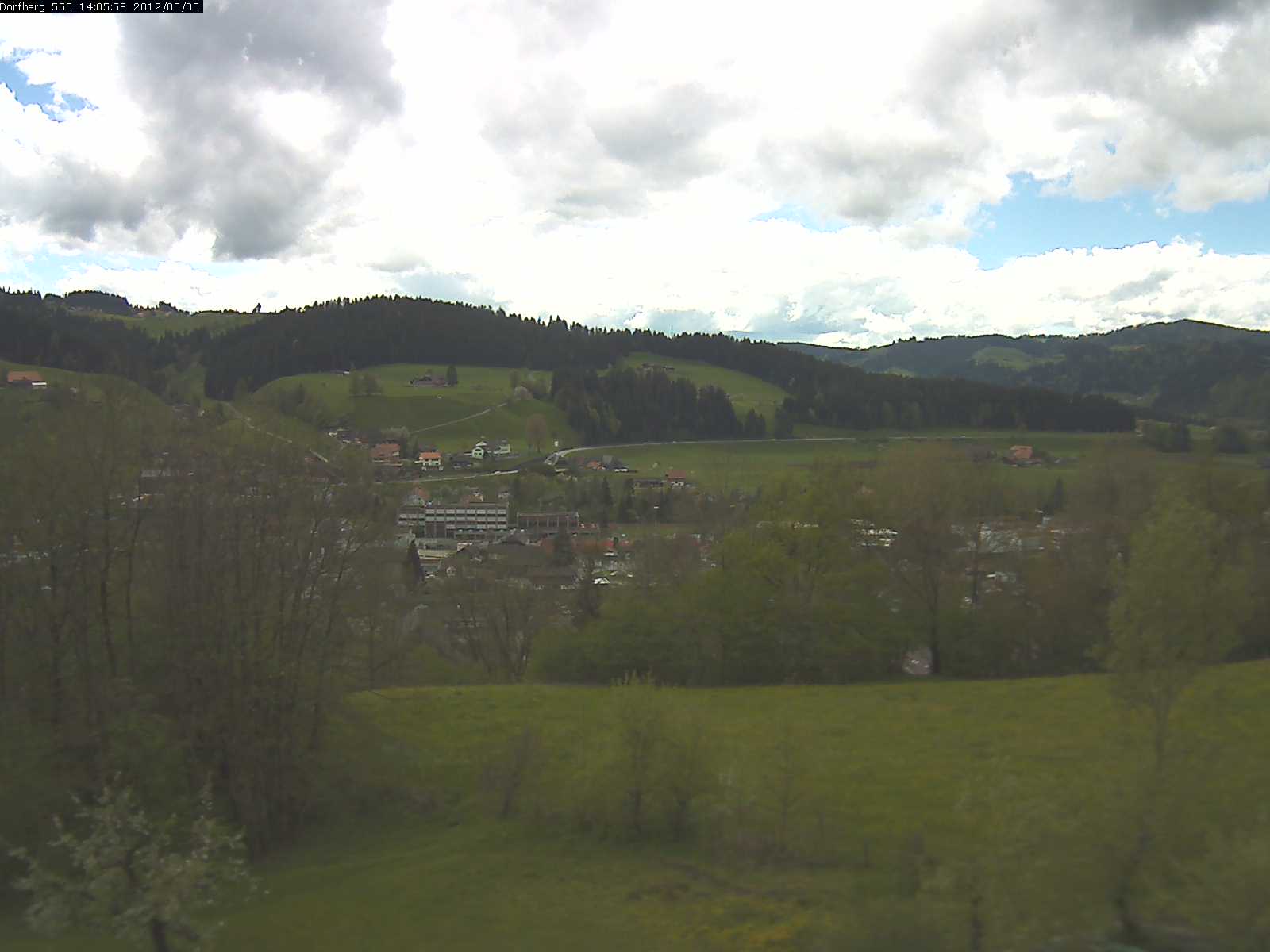 Webcam-Bild: Aussicht vom Dorfberg in Langnau 20120505-140600