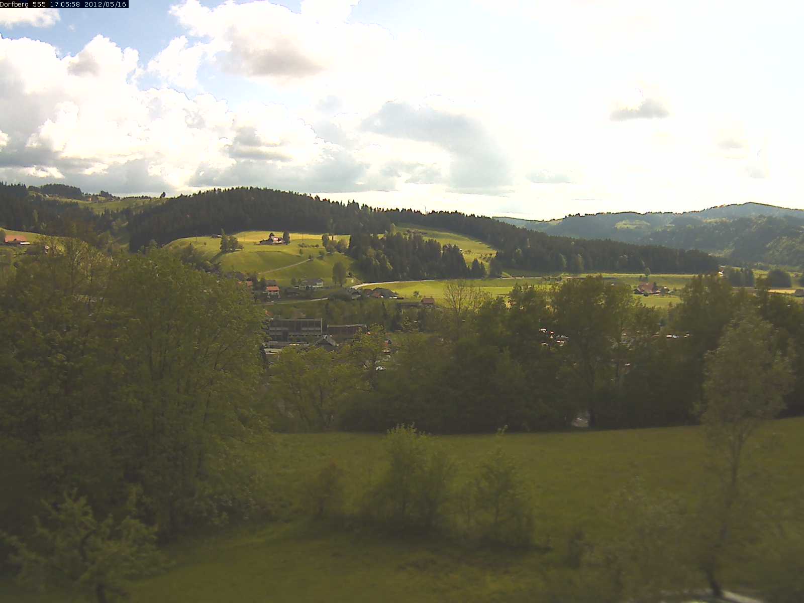 Webcam-Bild: Aussicht vom Dorfberg in Langnau 20120516-170600