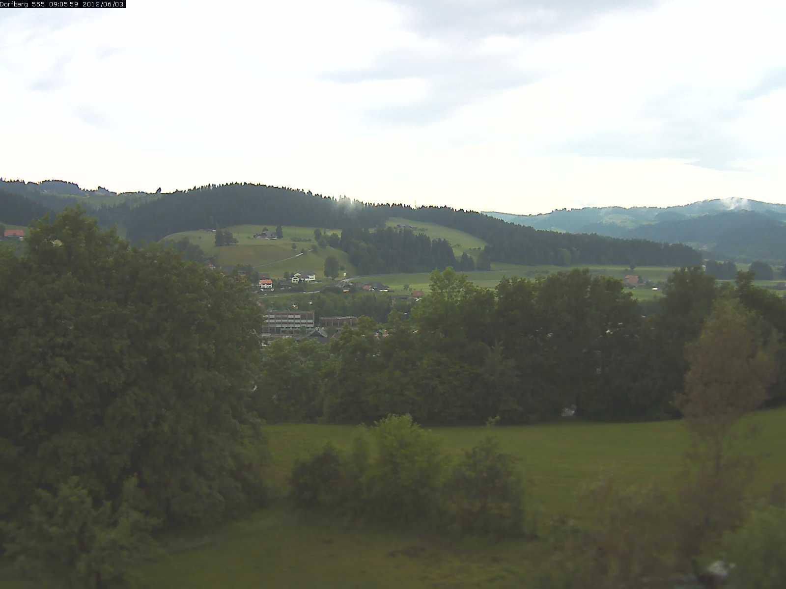 Webcam-Bild: Aussicht vom Dorfberg in Langnau 20120603-090600