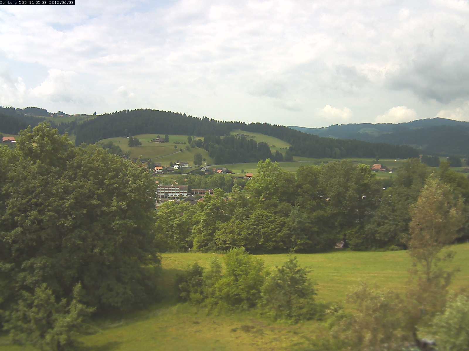 Webcam-Bild: Aussicht vom Dorfberg in Langnau 20120603-110600