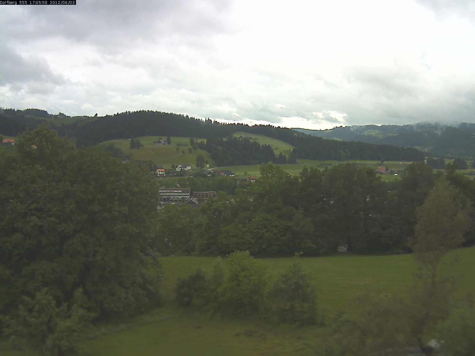 Webcam-Bild: Aussicht vom Dorfberg in Langnau 20120603-170600