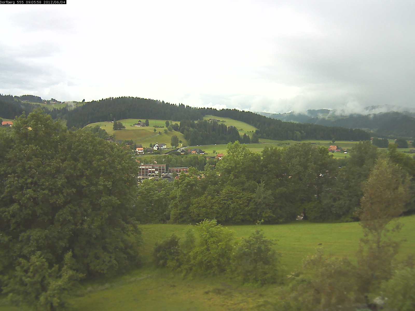 Webcam-Bild: Aussicht vom Dorfberg in Langnau 20120604-090600