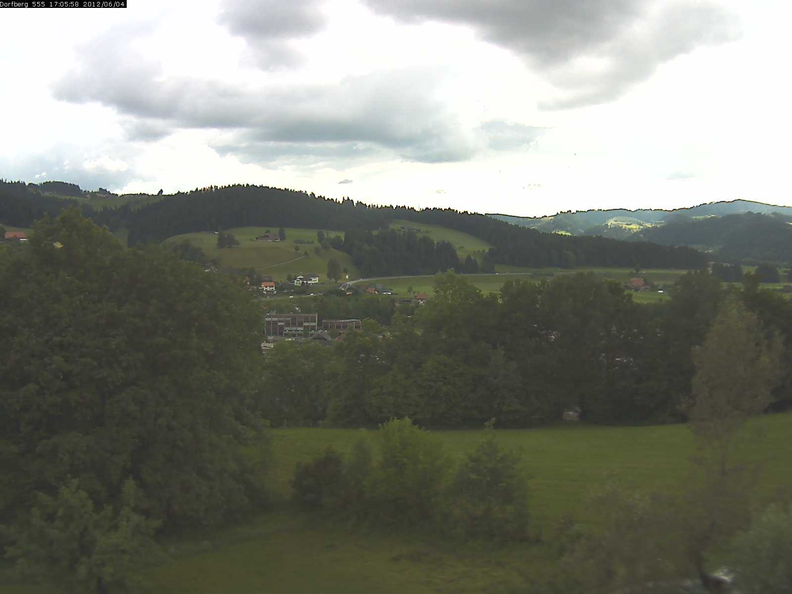 Webcam-Bild: Aussicht vom Dorfberg in Langnau 20120604-170600