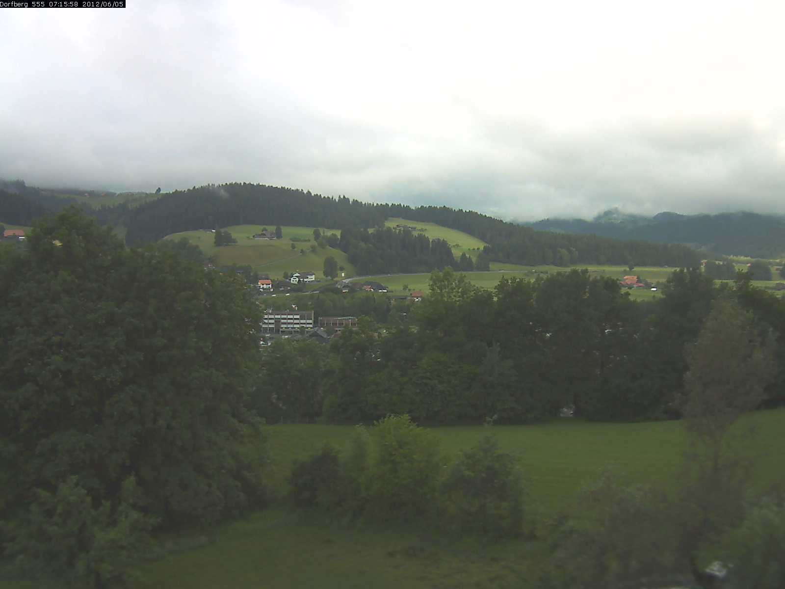 Webcam-Bild: Aussicht vom Dorfberg in Langnau 20120605-071600