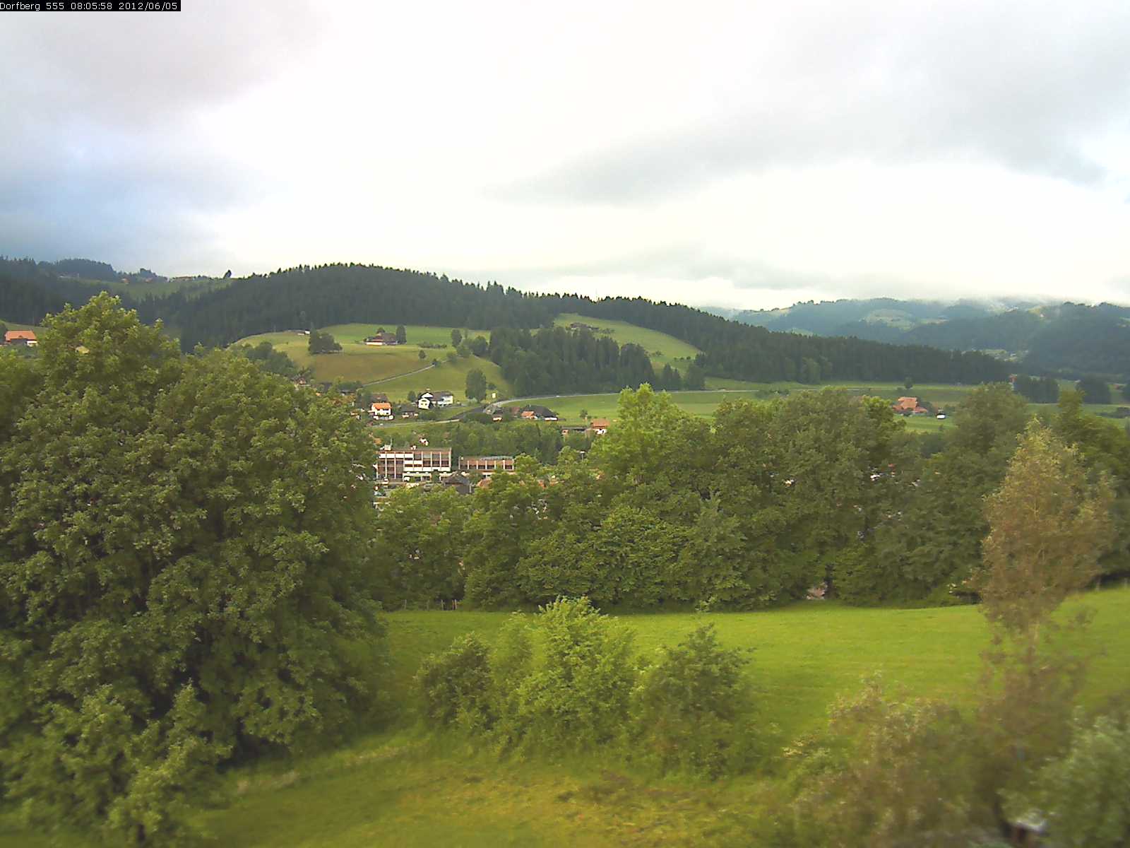 Webcam-Bild: Aussicht vom Dorfberg in Langnau 20120605-080600