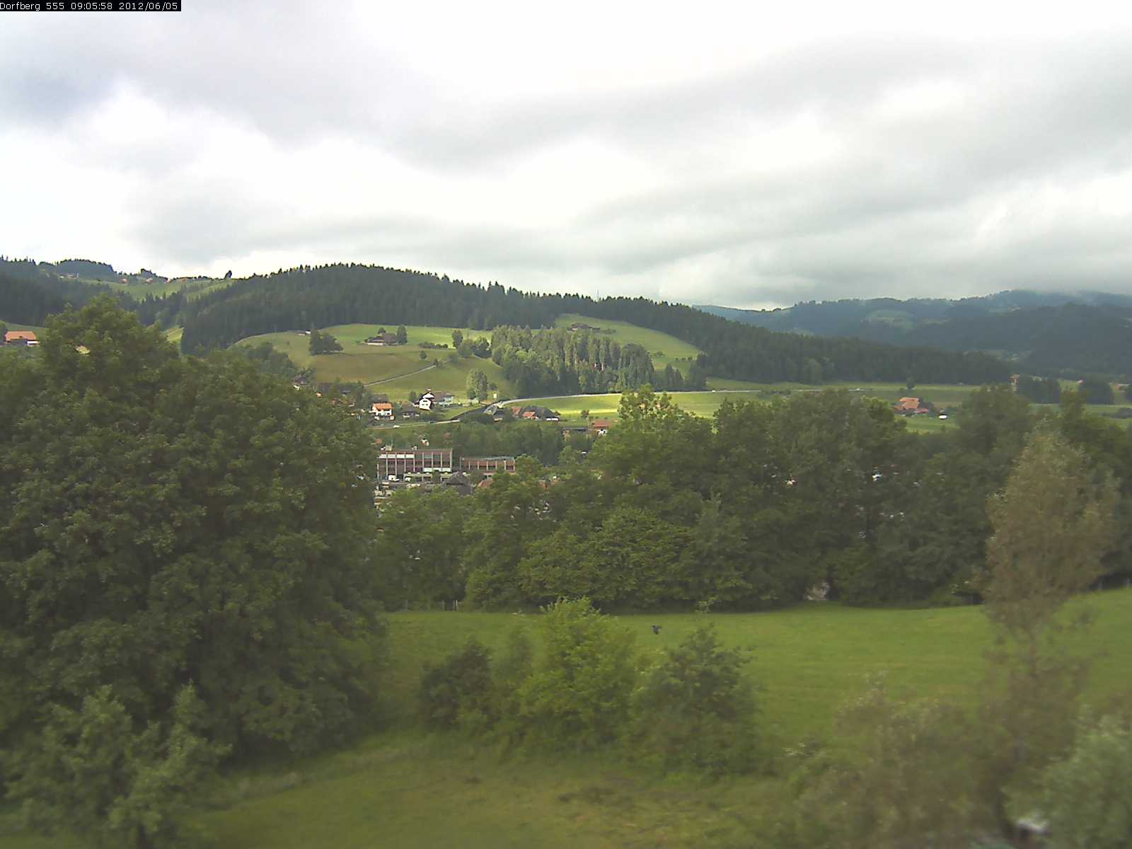 Webcam-Bild: Aussicht vom Dorfberg in Langnau 20120605-090600