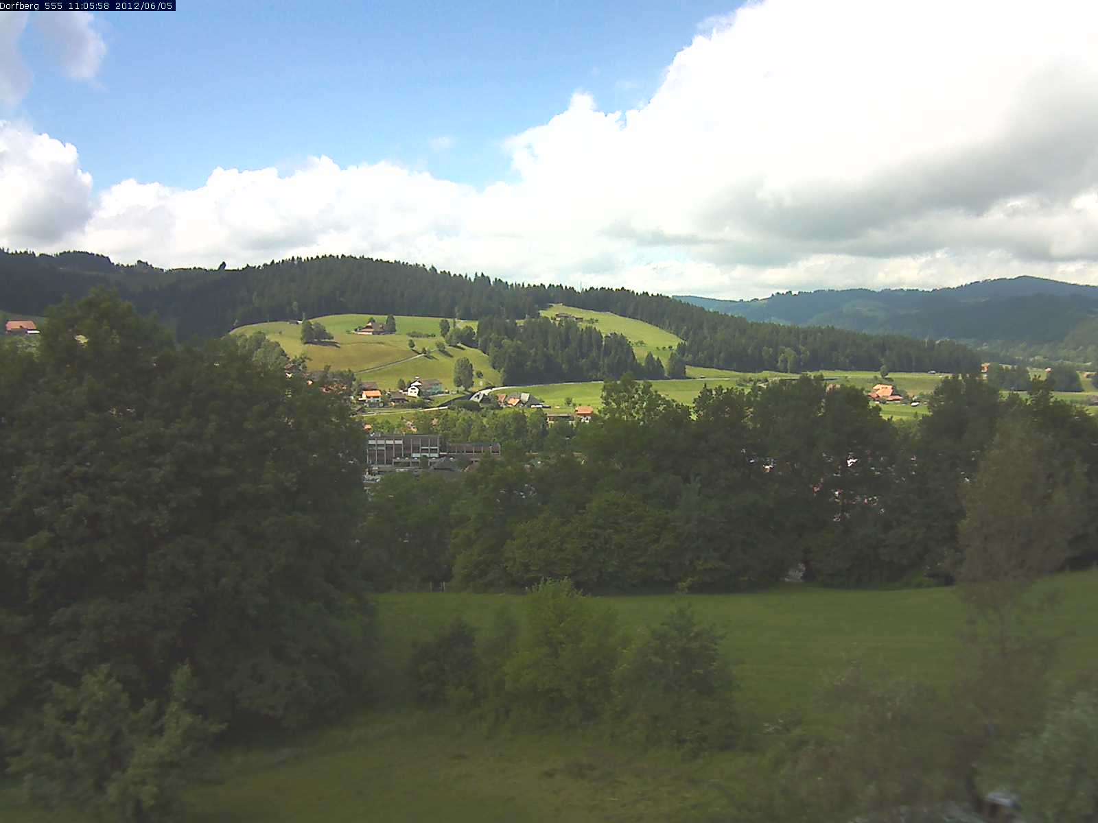 Webcam-Bild: Aussicht vom Dorfberg in Langnau 20120605-110600