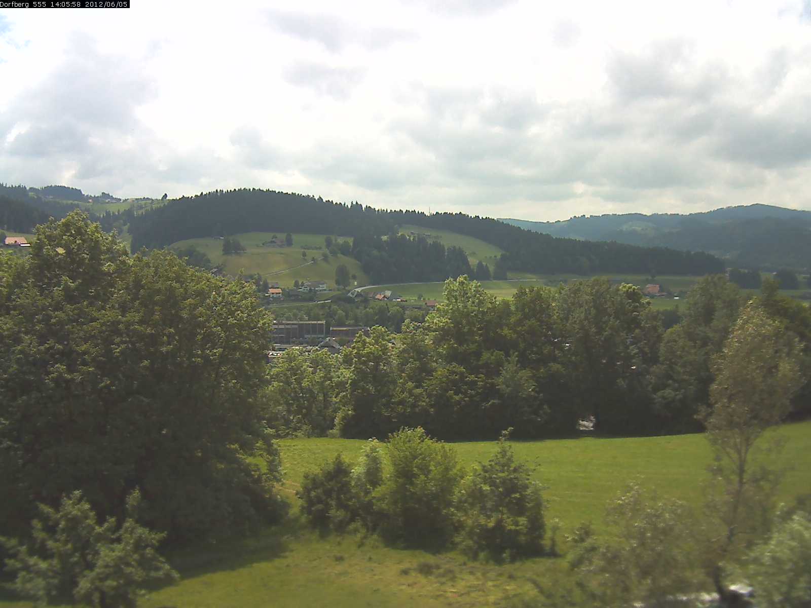 Webcam-Bild: Aussicht vom Dorfberg in Langnau 20120605-140600