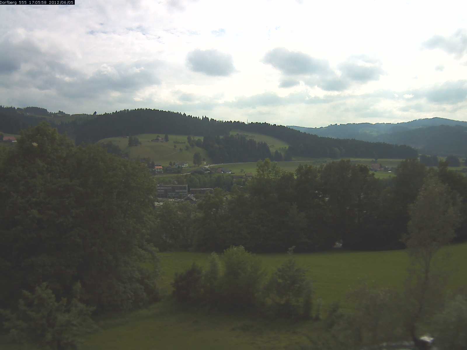 Webcam-Bild: Aussicht vom Dorfberg in Langnau 20120605-170600