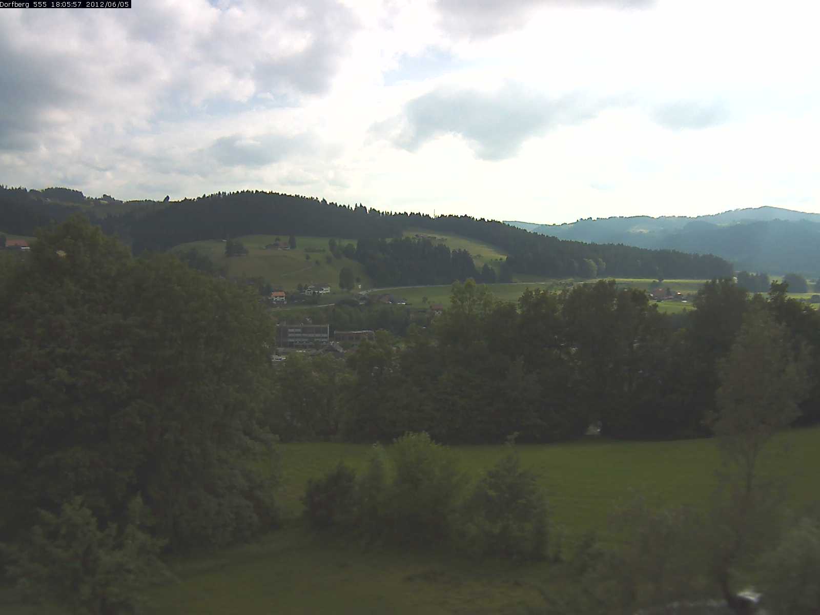 Webcam-Bild: Aussicht vom Dorfberg in Langnau 20120605-180600