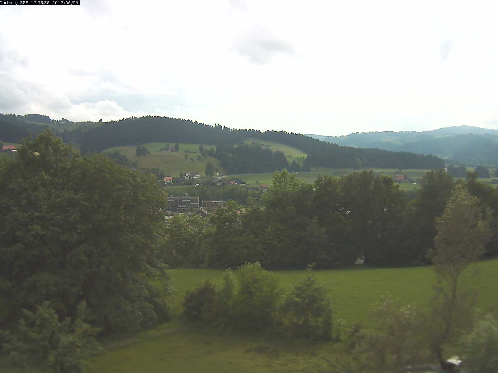 Webcam-Bild: Aussicht vom Dorfberg in Langnau 20120606-170600