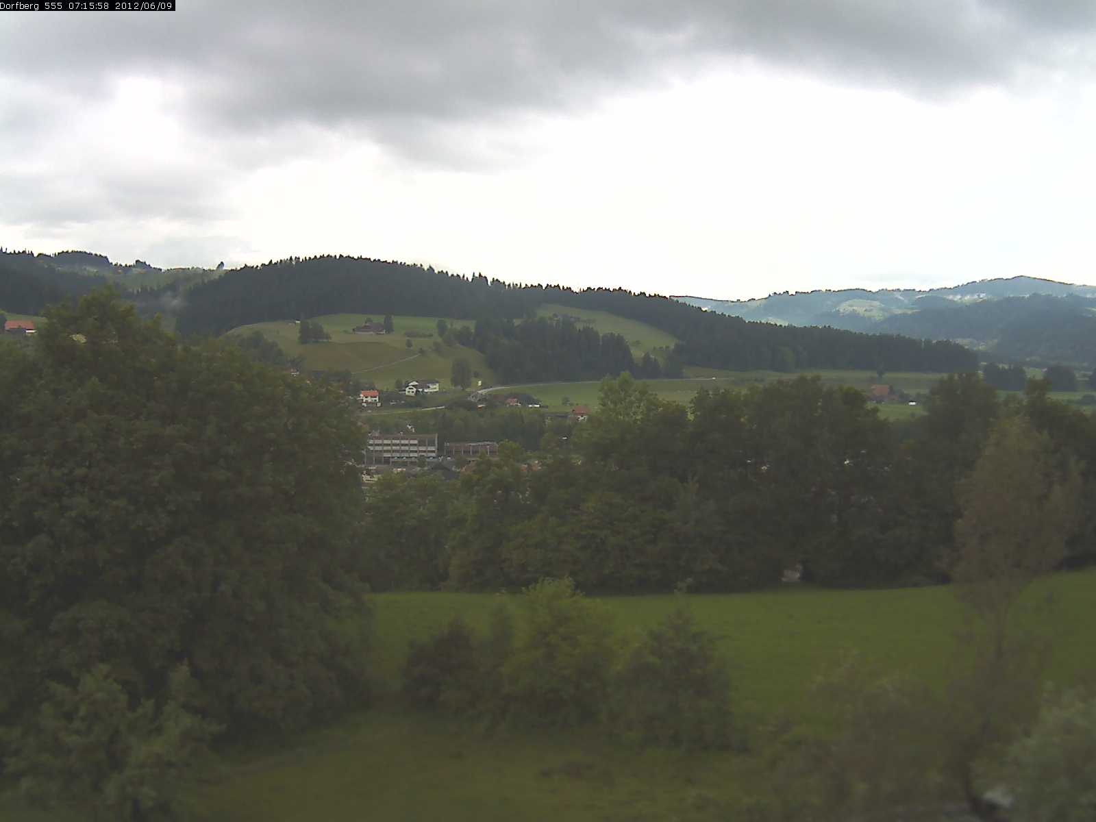 Webcam-Bild: Aussicht vom Dorfberg in Langnau 20120609-071600
