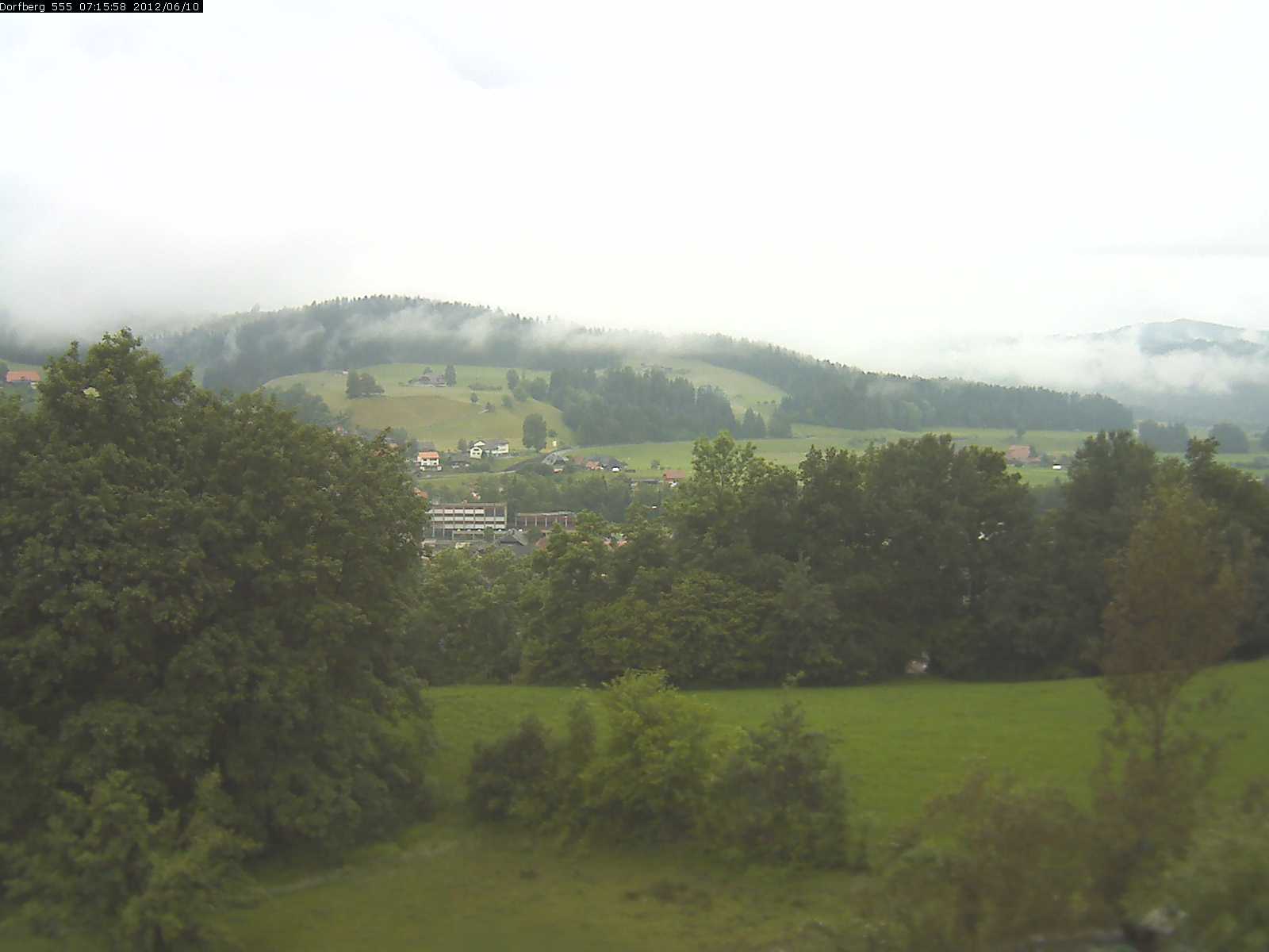Webcam-Bild: Aussicht vom Dorfberg in Langnau 20120610-071600