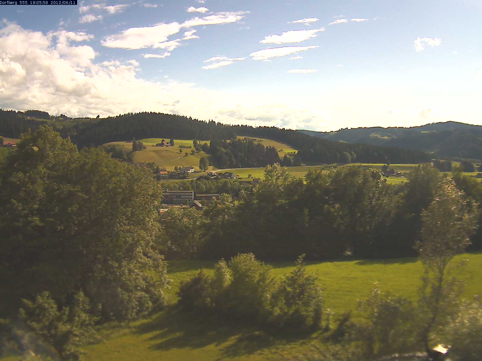 Webcam-Bild: Aussicht vom Dorfberg in Langnau 20120611-180600