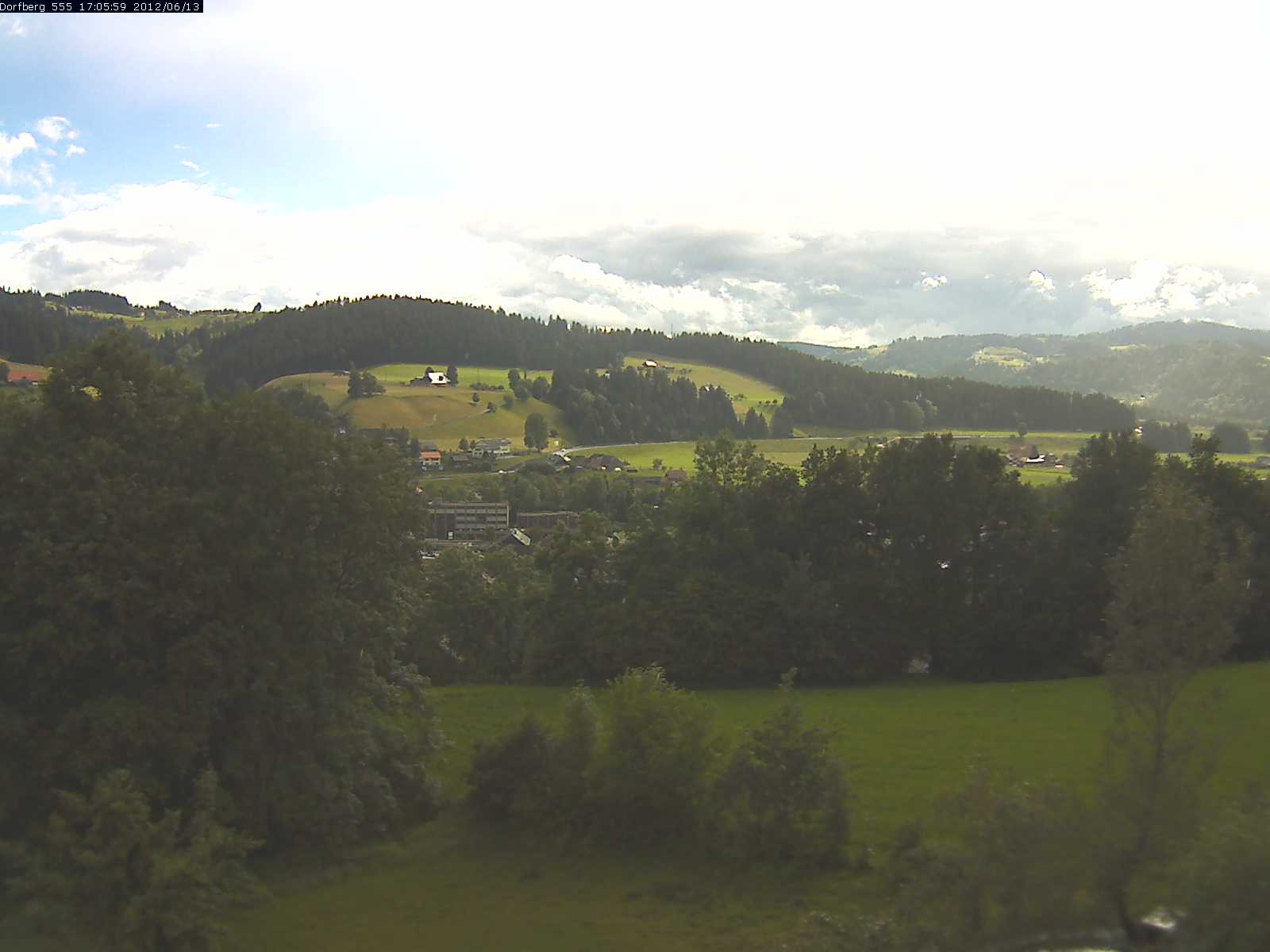 Webcam-Bild: Aussicht vom Dorfberg in Langnau 20120613-170600