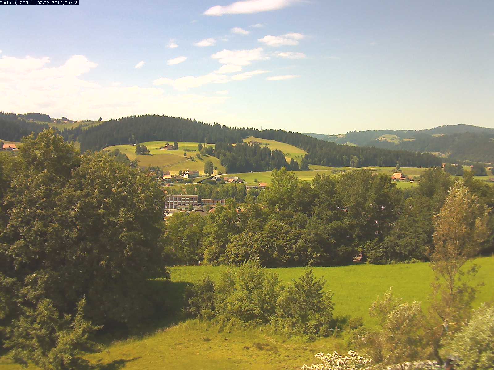 Webcam-Bild: Aussicht vom Dorfberg in Langnau 20120618-110600