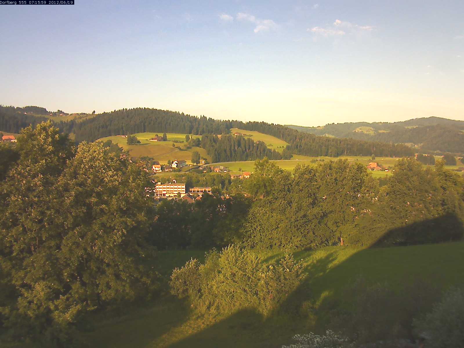 Webcam-Bild: Aussicht vom Dorfberg in Langnau 20120619-071600