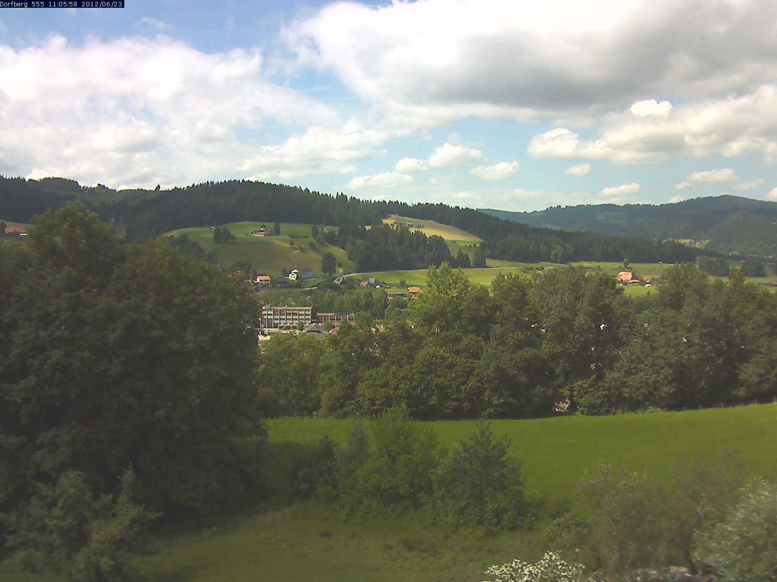 Webcam-Bild: Aussicht vom Dorfberg in Langnau 20120623-110600